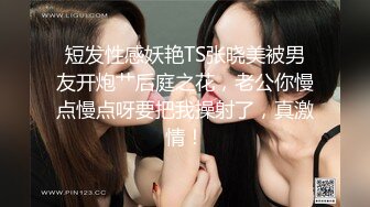 【模特写真探花】会所找女技师，点了两个玩双飞，双女乳推一起舔，前面操后面推屁股，场面很是淫荡