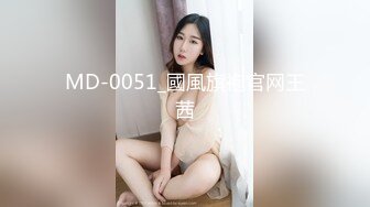 清纯美少女，露脸三点全粉粉色比基尼纤细美甲手指掰开粉红蝴蝶逼