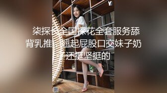 乖巧听话的小骚妹让大哥调教，深喉口交大鸡巴让小哥从浴室干到床上，后入蜜桃臀大鸡巴一插到底快给她干哭了