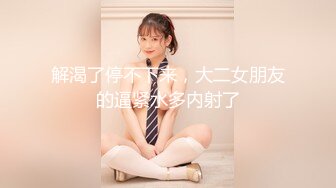  牛仔短裤大长腿贫乳美女和炮友居家啪啪，近距离特写交舔屌