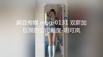 裸体广场舞 大爷们看的眼睛都直了 还问大爷想不想舔逼！