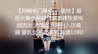   戴眼镜的美女主播和玩友双人啪啪大秀 女上骑乘很主动