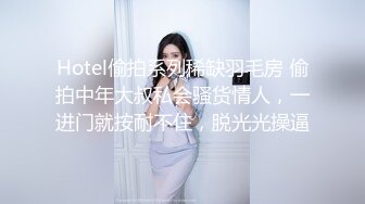 巨乳小骚货扭腰摆臀乳摇，坐在马桶上自慰，无毛干净美穴