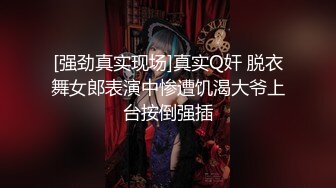 刺激！餐厅包间里把女友给单男操，极品身材，牛仔裤都来不及脱