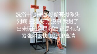 中年美少妇男人不在家自己直播赚点小钱，黑丝情趣衣，道具，大黑牛自慰，骚的很