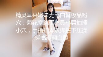 温柔系妩媚美妞，扎起双马尾一脸清纯，男友疯狂吸奶子一脸享受