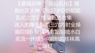 漂亮学生妹，170CM大长腿，全裸白丝美足，翘起蜜桃美臀抖动