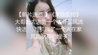 【新片速遞】  大奶骚妈带着女儿一起直播，全程露脸淫声荡当，撅着屁股用道具插菊花，吃奶玩逼自慰特写展示，听狼友指挥