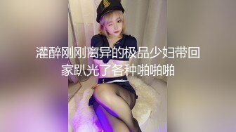  欠操的农家小少妇，一个人在家跟狼友发骚赚外快，全程露脸光着身子跟狼友互动撩骚