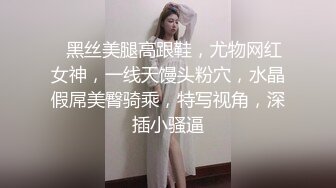 「爸爸和我一起洗澡真好！」和成熟的甜心小孩一起，热情浓厚的洗澡时光。安达夕莉