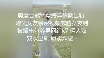 沙发上撅起黑丝大屁股熟女扭动丰满蜜桃臀着实诱惑