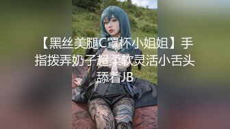 極品美乳空姐女友到我家作客.把她壓在化妝台狂操內射