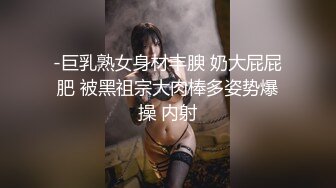  眼镜金发双胞胎妹子一起诱惑给你看，扭动屁股脱光光扣穴，抬起双腿掰穴一起揉搓