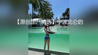   诱人的小少妇玩的好嗨，让大哥无套爆草蹂躏菊花，压在身下疯狂抽插，奶子乱晃浪叫呻吟