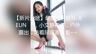 【新片速遞】 商场女厕双镜头近距离偷拍❤️躲在里面抽烟的大长腿美女的小黑鲍鱼