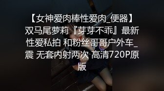  颜值很高的新人美女被好几个大哥玩弄，对着脸撸鸡巴交，吃奶玩逼有说有笑，