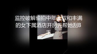 3饭后沙发上躺着看电视，让他帮我按小腿给按出反应了哈哈。