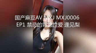 商场女厕蹲守粉衣黑裤眼镜美妇两片紧闭的细长红穴缝真想插进去