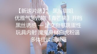  居家操淫荡小女友，抓屌一顿吸，叉开双腿站立后入，被操的嗷嗷叫，扛起黑丝美腿