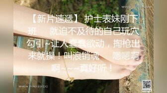 长发美女雪儿粉和男粉丝在网吧厕所约啪，爽到高潮但不敢叫出