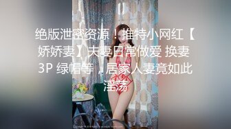 约了个牛仔裤网红萌妹啪啪，舌吻调情洗完澡骑乘抱着猛操，呻吟娇喘非常诱人