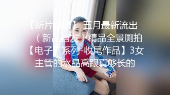 婴儿肥圆脸外围妹纸穿着衣服看似奶子很大  迫不及待扒掉衣服  揉捏奶子舌吻调情