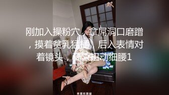 【新片速遞】 黑丝大长腿美女模特约炮有钱小哥，全程露脸口活超棒从上舔到下，给小哥舔菊花好刺激，各种抽插爆草拿道具捅