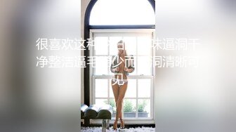 少妇控必备！商场女厕逼脸同框偸拍多位气质美女方便，穿衣打扮女人味十足 (1)