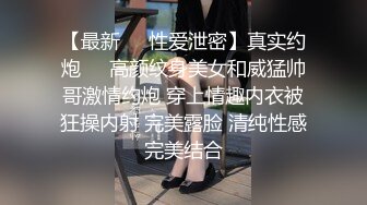   八块腹肌健身猛男在出租屋狂艹甜美大学生女友，招式繁多，从床上赶到床下，十分疯狂