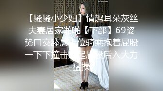 撸点极高-无敌蜜桃美臀大屌爆操，自己掰开骚穴等待插入，大肥臀往下猛砸