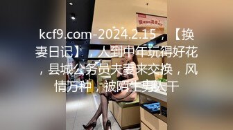 美乳女神轻熟女第一人称道具自慰，上下起手，一刺激就出水，来回进出阴道