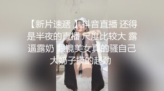 逼毛很浓的年轻小骚妹激情大秀直播，黑丝情趣全裸嗨皮听狼友指挥，揉奶玩逼展示美脚，掰开骚逼看特写好刺激