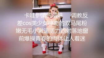 一大一小两个妹子大力塞穴轮流把罐装可乐瓶往小穴里塞