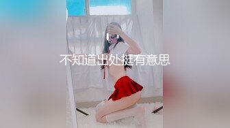 和新婚不久的老婆在客厅