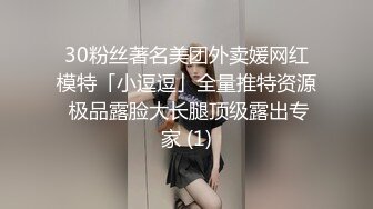 愛学习的老婆撅起大屁股等著插，邊被插邊看書乳頭粉粉陰唇肥厚