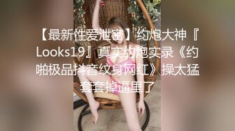  气质尤物骚美女，勾搭按摩男技师，包臀裙黑丝袜，掏出奶子揉捏，还吸了吸