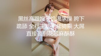 路边公厕全景偷拍出来散步的眼镜美女B毛修剪的很有型