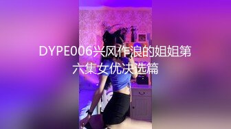 性感火辣的女模 一边黑丝一边网袜 太骚了