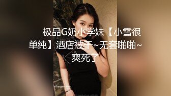 年轻女主播穿性感比基尼，假屌深喉特写，再道具自慰，坐在马桶上道具插入阴道