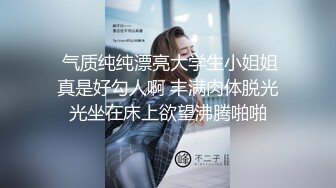 摆好镜头一边享受男人后入一边享受抽插