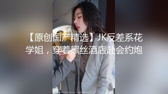 美乳露脸高颜值的极品小少妇勾搭狼友十足诱惑，情趣装开档黑丝，撅着屁股用道具捅骚穴好骚，淫声荡语不断