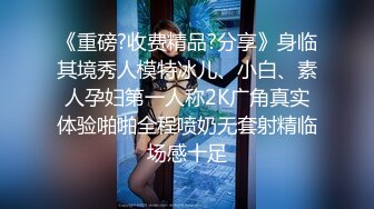 客厅沙发上，厨房，餐桌上玩丰满黑丝老婆，蝴蝶逼被老公手指抠逼，后入，手指挑逗阴蒂