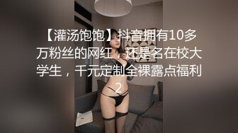 中年小夫妻居家侧入暴力无套操逼，一小会就白浆流出来