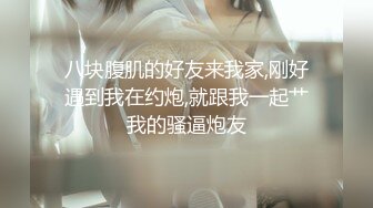 【家庭摄像头破解】其乐融融的一家三口在客厅看电视，美丽风韵妻子在喂奶，百看不厌的少妇！