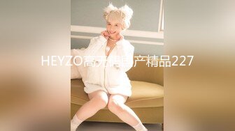 偷拍美女裙底风光 成都车展银色连衣裙细高跟极品美女，白色窄内 UR级反差骚货黑丝筒袜配情趣开档内裤