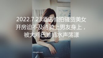 漂亮大奶淫妻 被单男无套操了逼不过瘾 还奉献了菊花 不知是爽叫还是惨叫 绿帽在旁边无动于衷只顾拍摄 内射