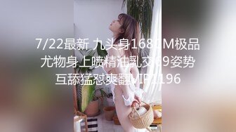 推特露出癖大奶人妻【清歌】反差私拍，多个场所人前露出，医院超市马路边走边尿情趣衣取外卖 (1)