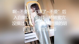   开档黑丝露脸风骚的大屁股少妇深夜跑到公测勾搭大哥激情啪啪，直接在厕所内交大鸡巴躺在地上让大哥爆草