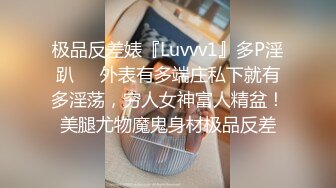 00后小姐妹在床上一起伺候小哥，口交大鸡巴舔乳头，互相抚慰玩弄骚穴和奶子