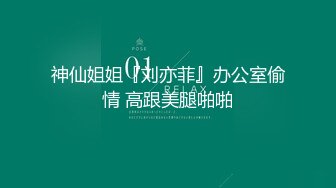  逼毛多多的萝莉小女人全程露脸全方位展示，丝袜诱惑淫声荡语互动撩骚狼友